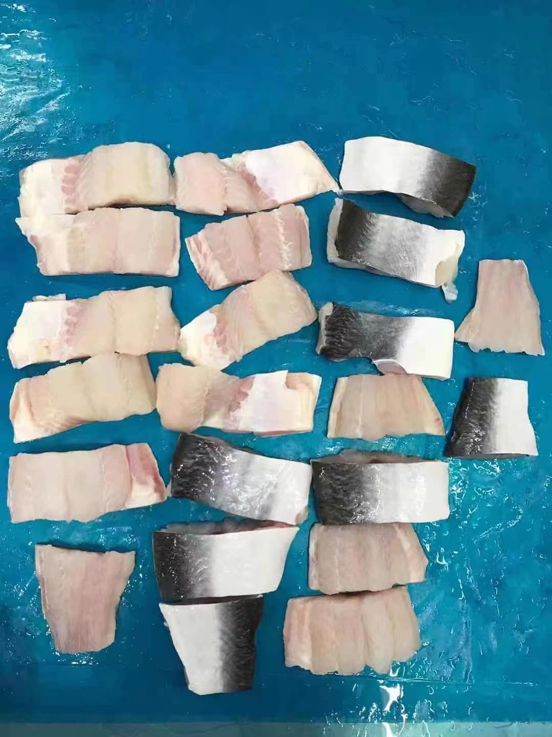 帶皮巴沙魚(yú)切塊批發(fā) 食堂自助餐火鍋供應(yīng)冷凍優(yōu)質(zhì)無(wú)刺巴沙魚(yú)片